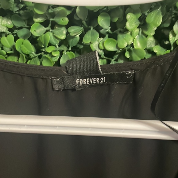 Black short sleeve blouse - Picture 3 of 3